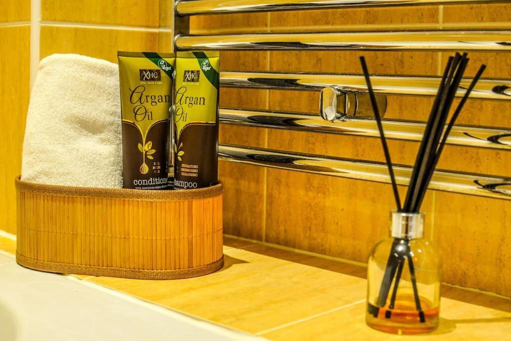 Soho Beach Apartment With Fabulous Sea View And 2 Minutes To The Beach With Free Parking And Netflix Борнмът Екстериор снимка