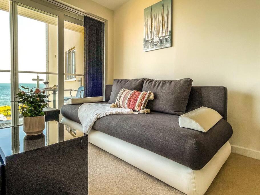 Soho Beach Apartment With Fabulous Sea View And 2 Minutes To The Beach With Free Parking And Netflix Борнмът Екстериор снимка