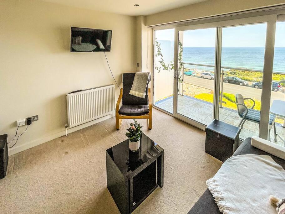 Soho Beach Apartment With Fabulous Sea View And 2 Minutes To The Beach With Free Parking And Netflix Борнмът Екстериор снимка