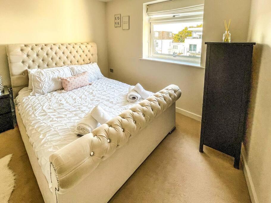Soho Beach Apartment With Fabulous Sea View And 2 Minutes To The Beach With Free Parking And Netflix Борнмът Екстериор снимка